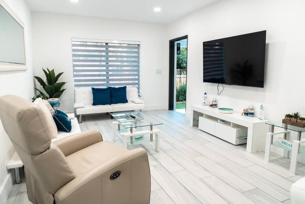Luxury Retreat 3B ,2Ba Pool , Coral Gables Center Villa Miami Bagian luar foto