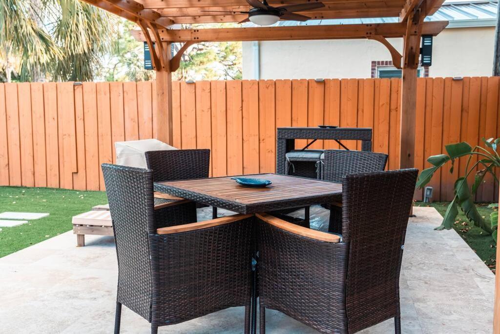 Luxury Retreat 3B ,2Ba Pool , Coral Gables Center Villa Miami Bagian luar foto